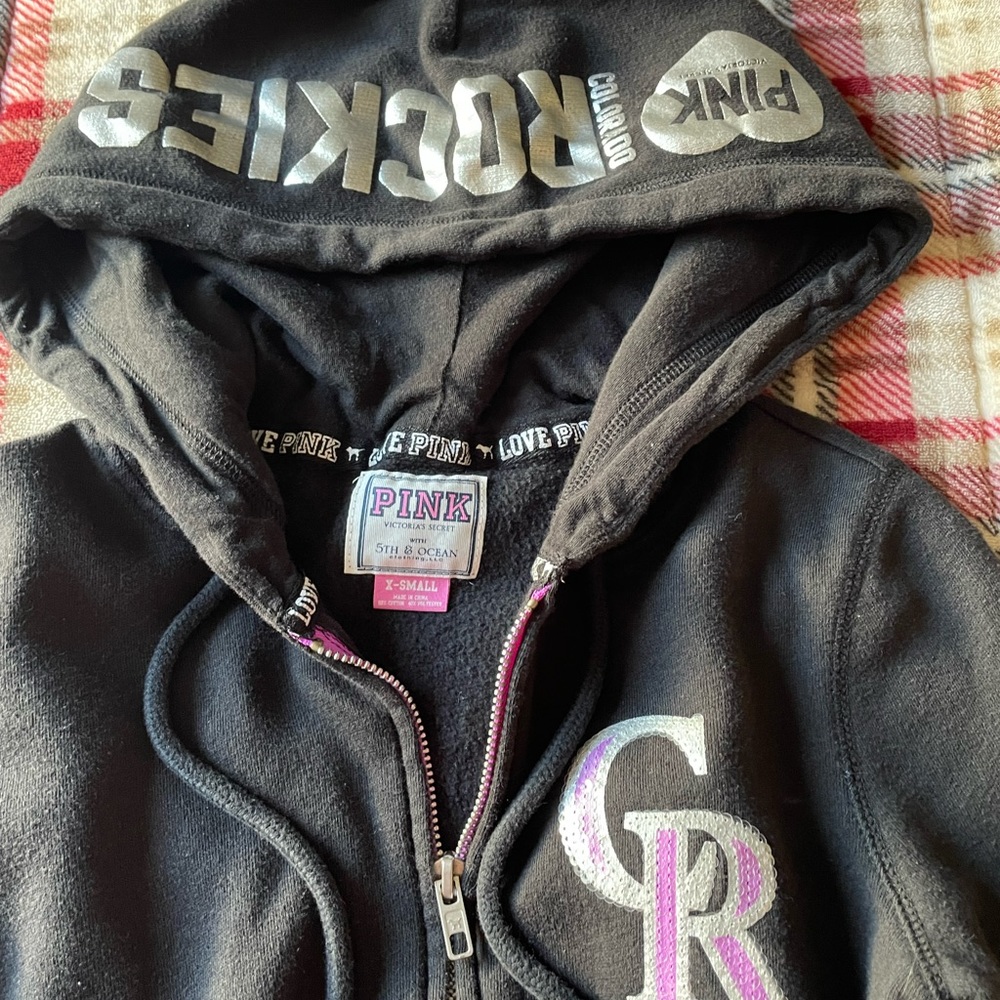 Women’s PINK Colorado Rockies hoodie - Picture 2 of 4